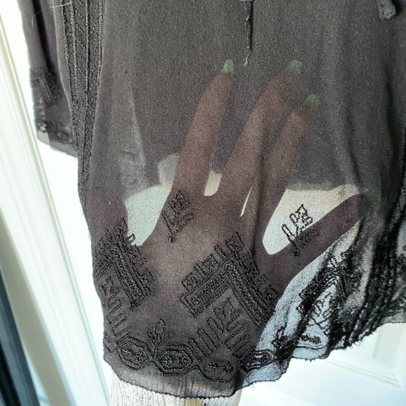 Black patterned blouse - Picture 4 of 5